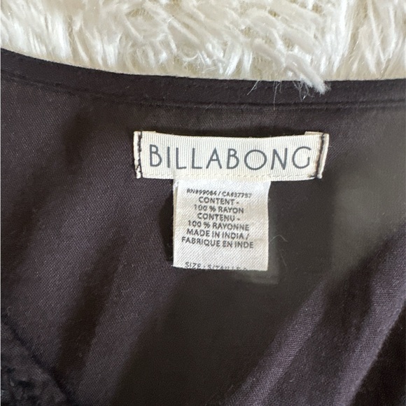 Billabong Speak Slowly trumpet sleeve Top embroidered front tie black size small - Picture 4 of 4